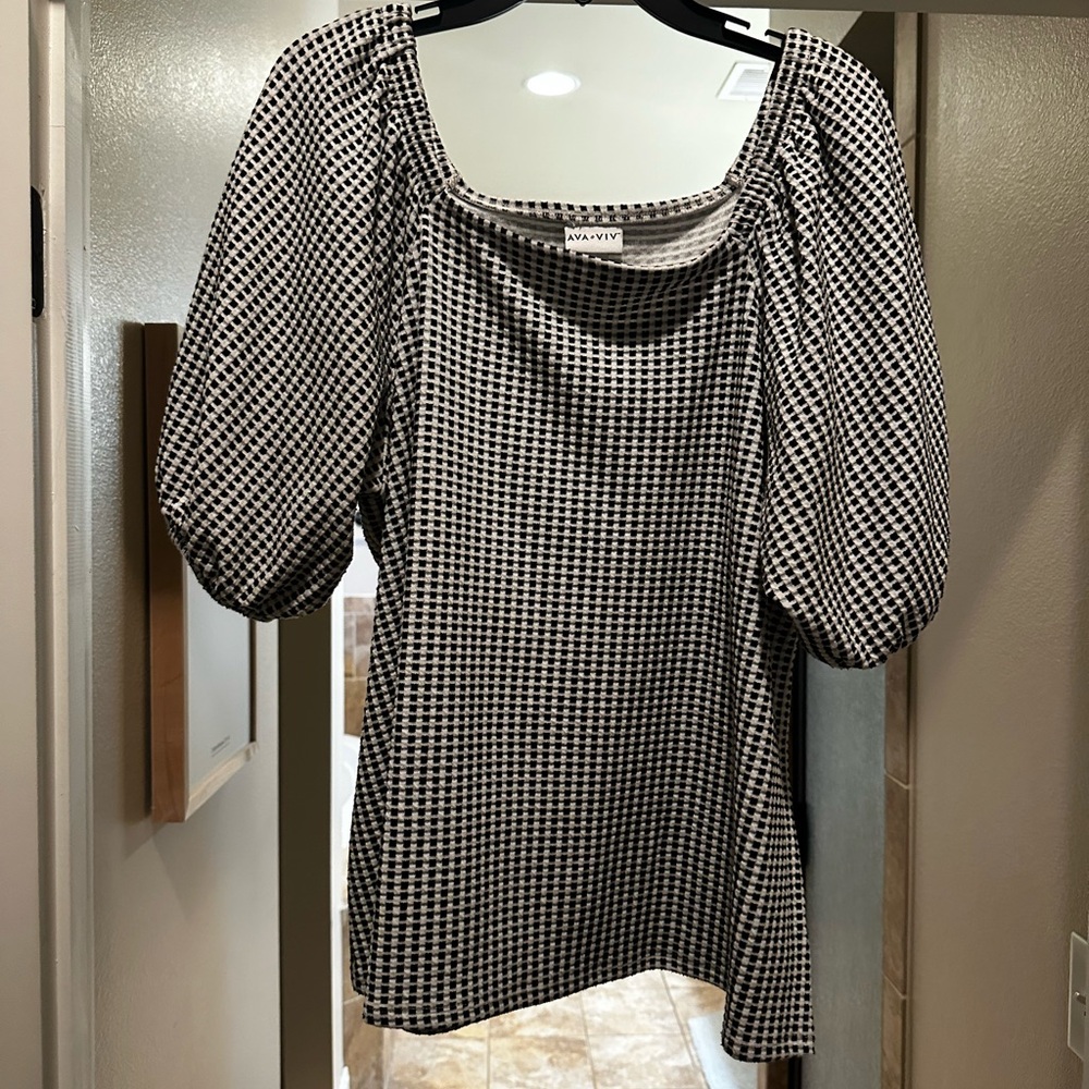 Ava & Viv Black and White Checked Puff Sleeve Blouse
